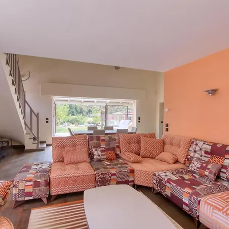Beautiful House With Pool And Garden Vakantiehuis *