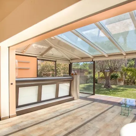 Beautiful House With Pool And Garden *
